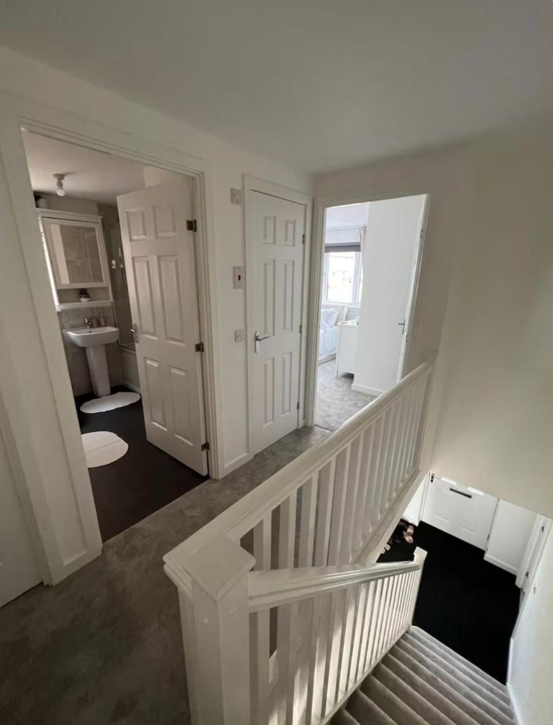 Double Bedroom With Dedicated Private Bathroom Séjour chez l'habitant