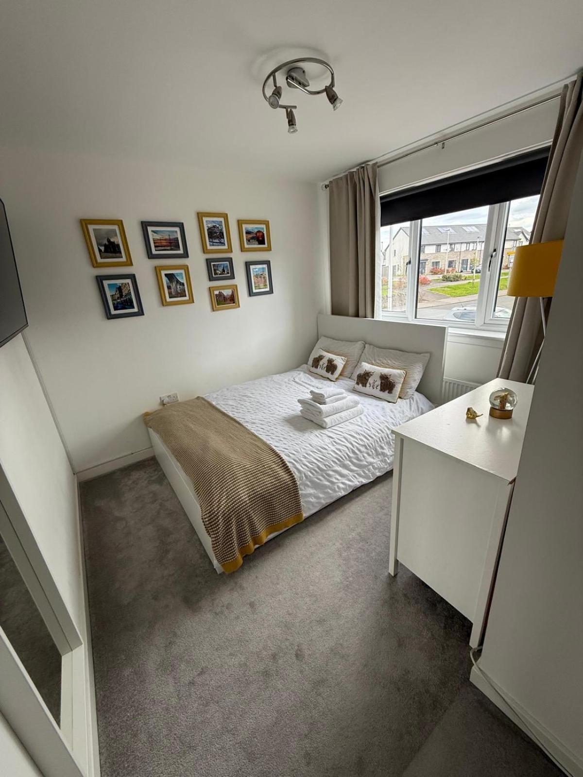 Double Bedroom With Dedicated Private Bathroom Эдинбург