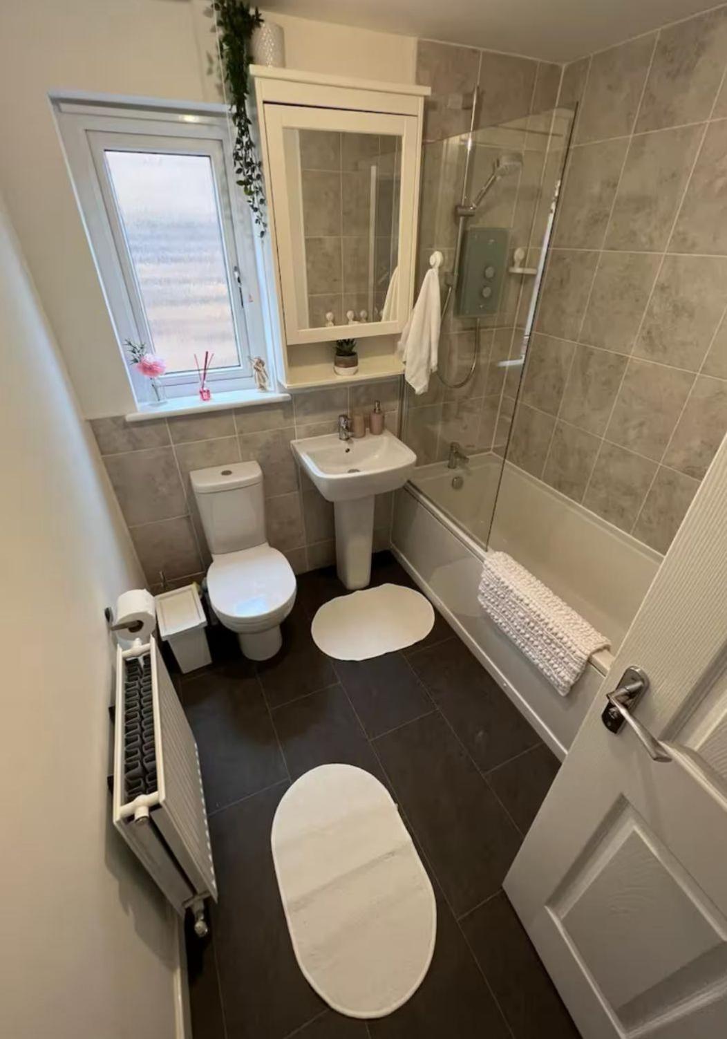 Double Bedroom With Dedicated Private Bathroom * Эдинбург